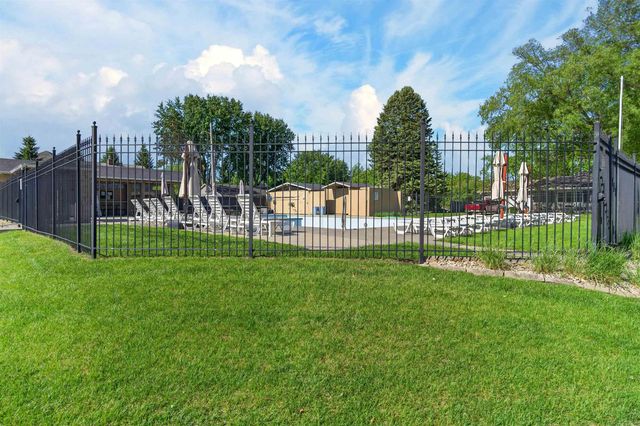 1823 Timberledge Drive, Cedar Falls, IA 50613