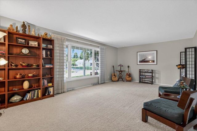 1823 Timberledge Drive, Cedar Falls, IA 50613