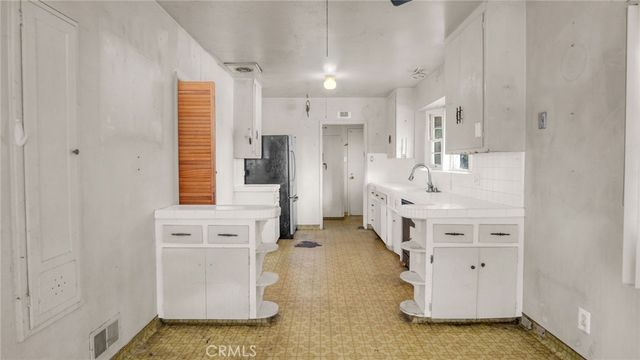 8331 Jackson, Paramount, CA 90723