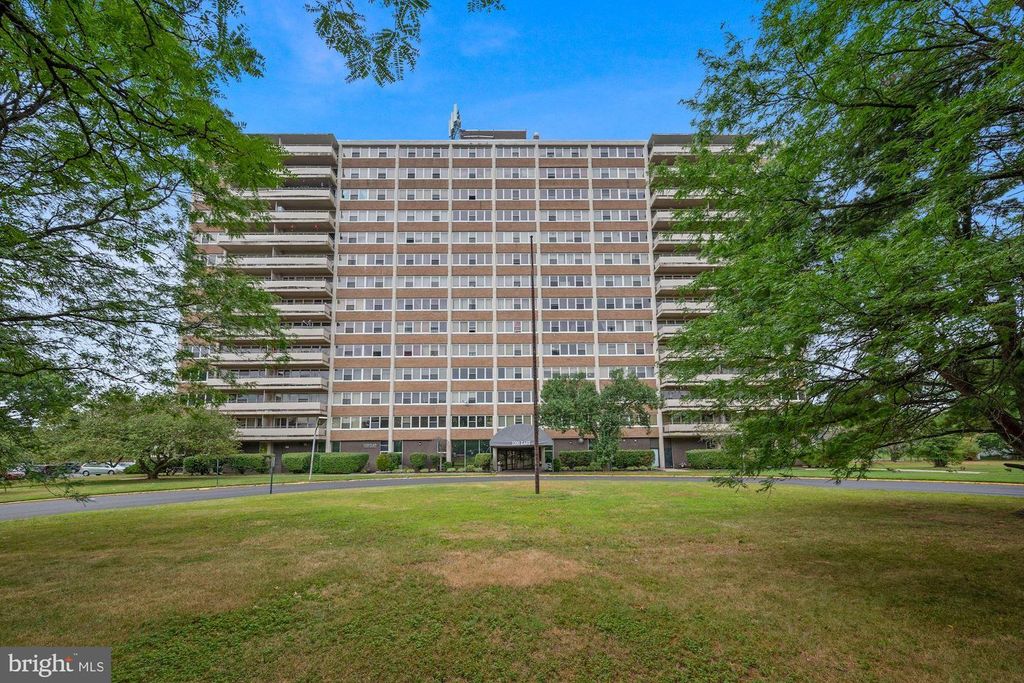 1204 BARCLAY TOWERS, Cherry Hill, NJ 08034