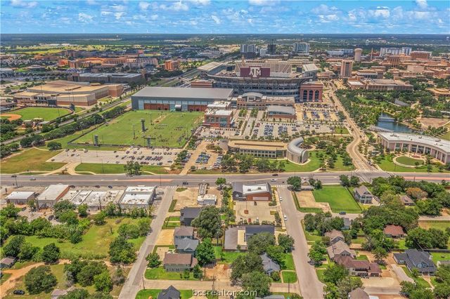 208 Fairview Avenue, College Station, TX 77840