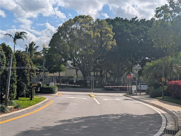 2143 Hacienda Ter, Weston, FL 33327