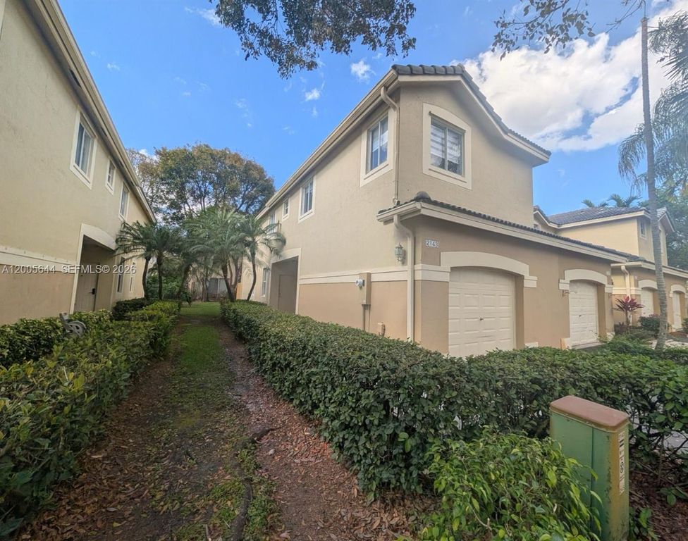 2143 Hacienda Ter, Weston, FL 33327