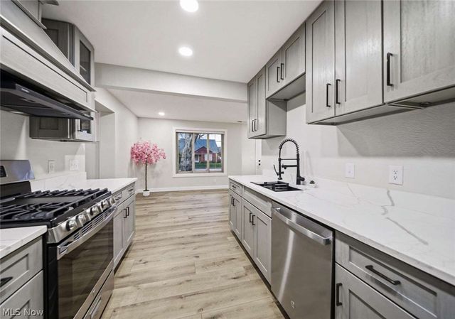 262 E 324th Street, Willowick, OH 44095
