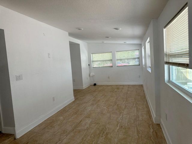 6558 2ND AVENUE S, St Petersburg, FL 33707