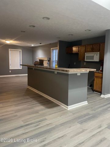 6219 Serenity Ct, Louisville, KY 40219