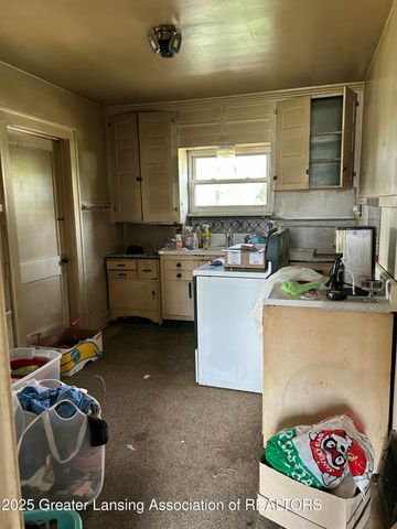 3310 W Mount Hope Avenue, Lansing, MI 48911