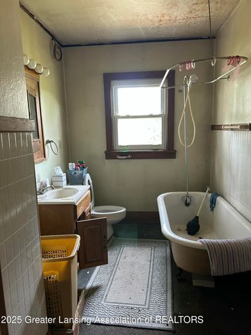 3310 W Mount Hope Avenue, Lansing, MI 48911