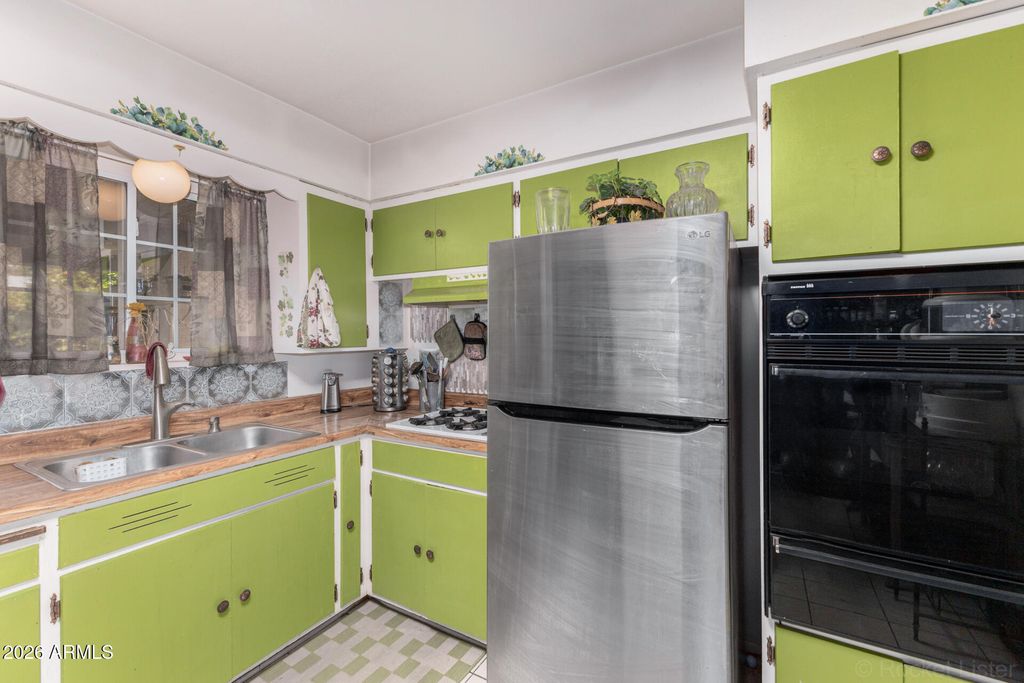 Image 8 of property listing at 1554 W 5TH Place, Tempe, AZ 85281