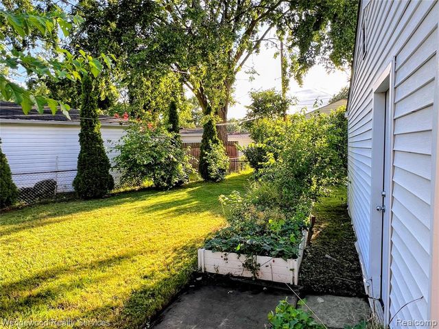 1659 Cynthia Avenue, Madison Heights, MI 48071