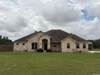 125 ABREGO RUN DR, Floresville, TX 78114