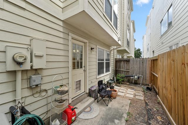 1245 W 17th Street, Houston, TX 77008