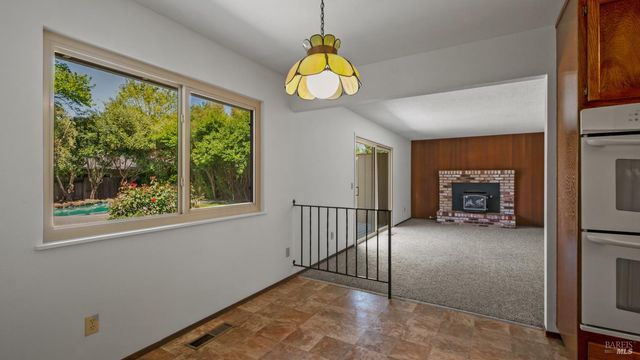 4043 Rainier Ave, Santa Rosa, CA 95405