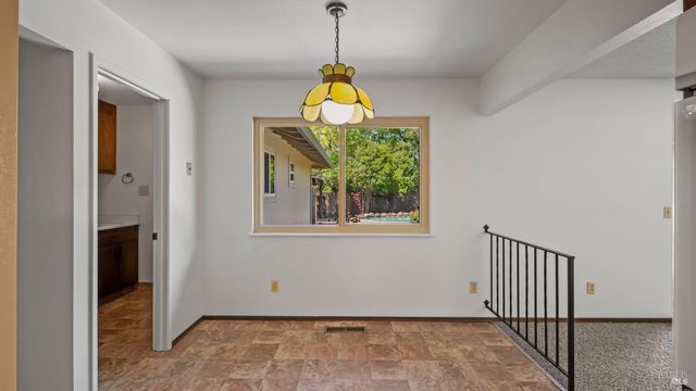 4043 Rainier Ave, Santa Rosa, CA 95405