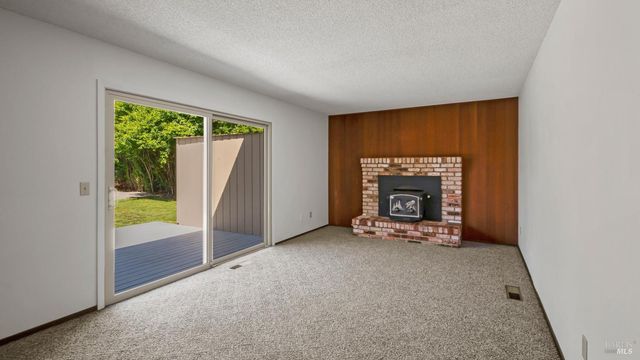 4043 Rainier Ave, Santa Rosa, CA 95405