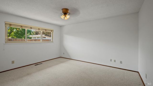 4043 Rainier Ave, Santa Rosa, CA 95405