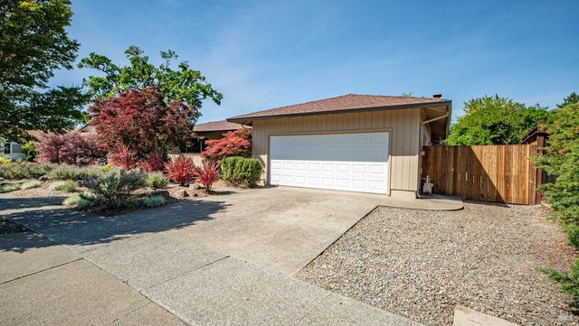 4043 Rainier Ave, Santa Rosa, CA 95405