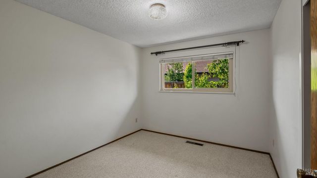 4043 Rainier Ave, Santa Rosa, CA 95405