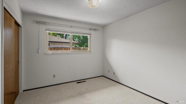 4043 Rainier Ave, Santa Rosa, CA 95405