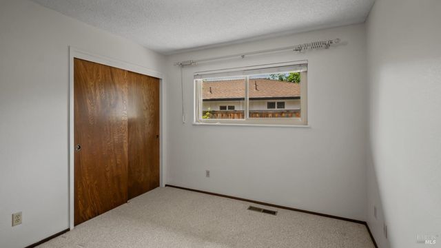 4043 Rainier Ave, Santa Rosa, CA 95405