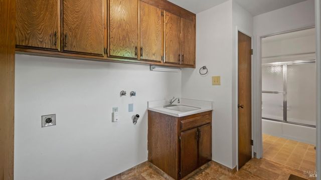 4043 Rainier Ave, Santa Rosa, CA 95405