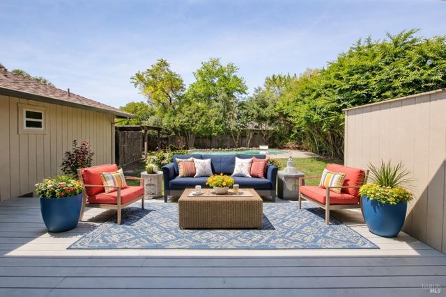 4043 Rainier Ave, Santa Rosa, CA 95405