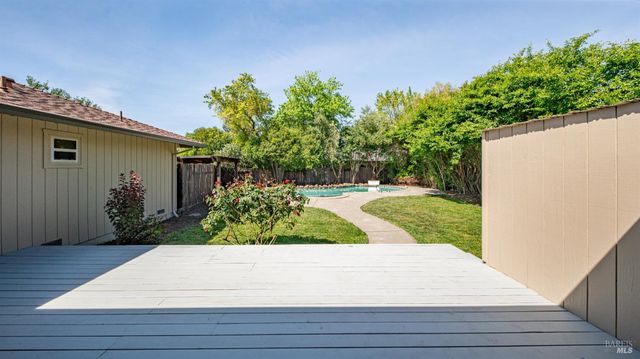 4043 Rainier Ave, Santa Rosa, CA 95405