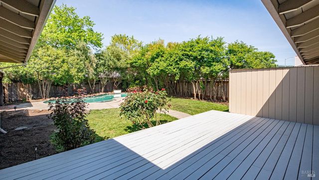 4043 Rainier Ave, Santa Rosa, CA 95405