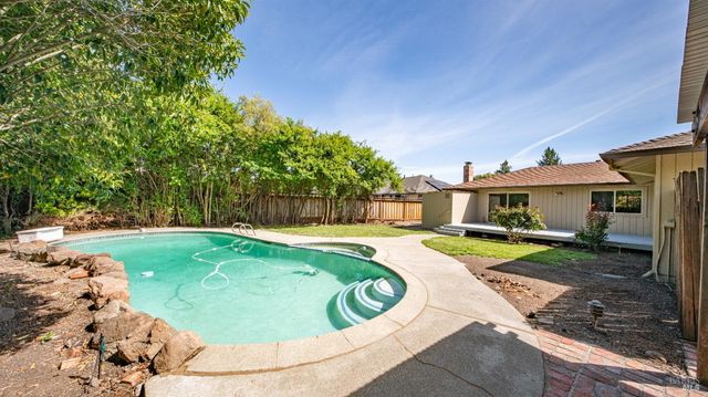 4043 Rainier Ave, Santa Rosa, CA 95405