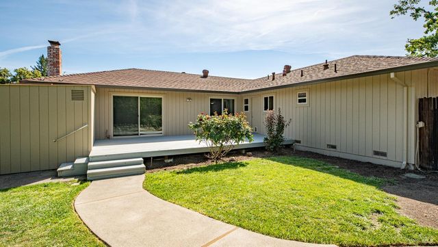 4043 Rainier Ave, Santa Rosa, CA 95405