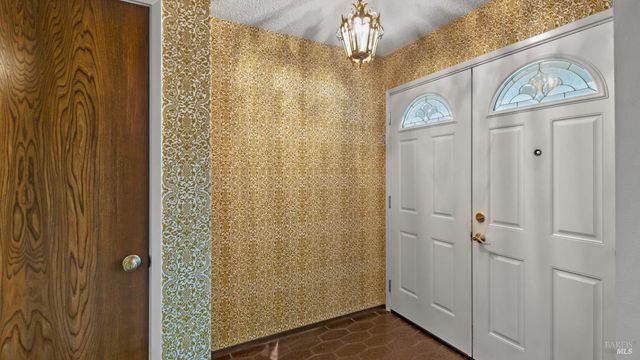 4043 Rainier Ave, Santa Rosa, CA 95405