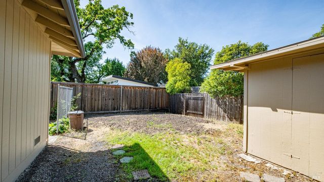 4043 Rainier Ave, Santa Rosa, CA 95405