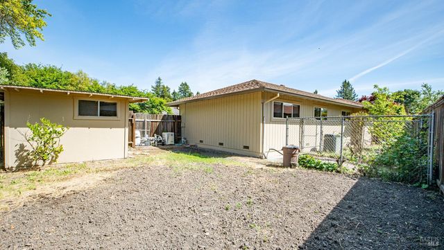 4043 Rainier Ave, Santa Rosa, CA 95405