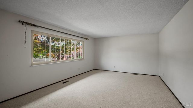 4043 Rainier Ave, Santa Rosa, CA 95405