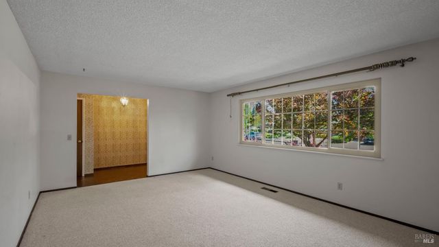 4043 Rainier Ave, Santa Rosa, CA 95405