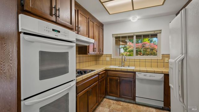 4043 Rainier Ave, Santa Rosa, CA 95405