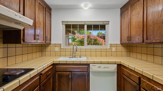 4043 Rainier Ave, Santa Rosa, CA 95405