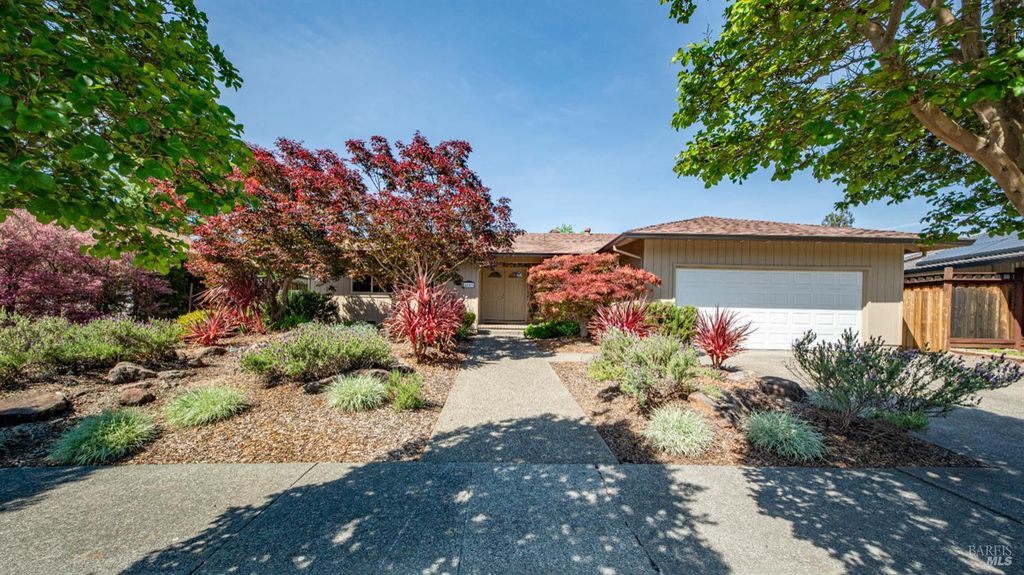 4043 Rainier Ave, Santa Rosa, CA 95405