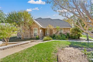 4614 Wooded Acres Drive, Arlington, TX 76016