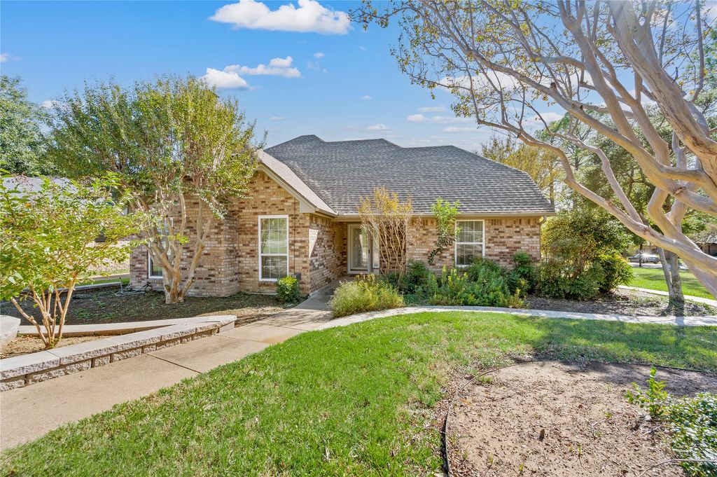 4614 Wooded Acres Drive, Arlington, TX 76016