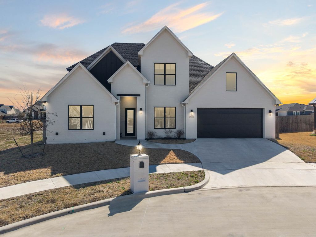 12010 Kenai Circle, Woodway, TX 76712