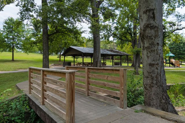 946B Battlefield Dr, Nashville, TN 37204