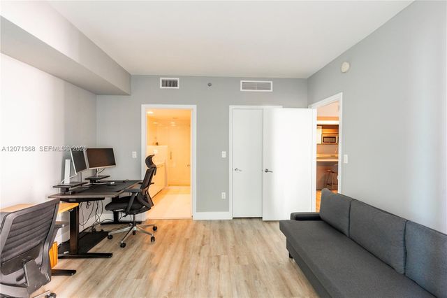 55 SE 6th Street 1205, Miami, FL 33131