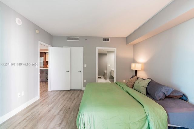 55 SE 6th Street 1205, Miami, FL 33131