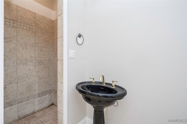 211 Carter Lane, Valley Grande, AL 36703