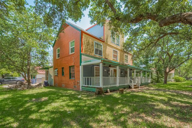 230 9th Avenue N, Texas City, TX 77590