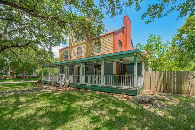 230 9th Avenue N, Texas City, TX 77590