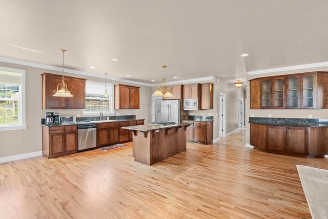 935 Applegate Street, Jacksonville, OR 97530