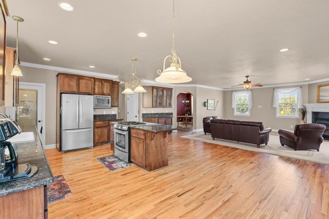 935 Applegate Street, Jacksonville, OR 97530