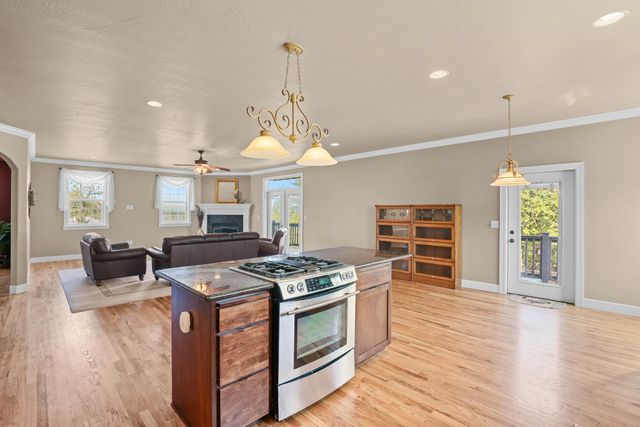 935 Applegate Street, Jacksonville, OR 97530